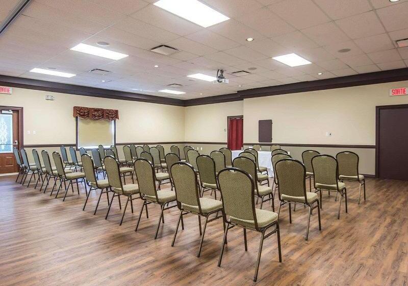 ホテル Econo Lodge Inn & Suites