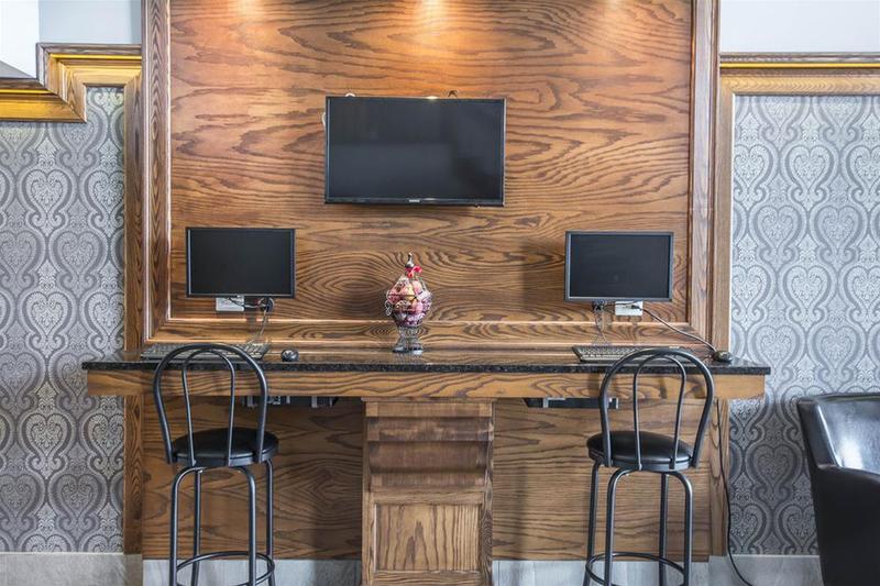 ホテル Econo Lodge Inn & Suites