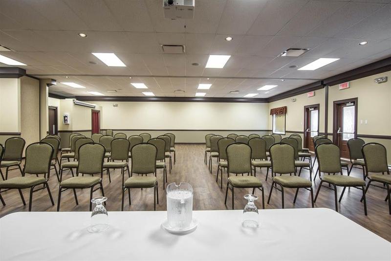 ホテル Econo Lodge Inn & Suites