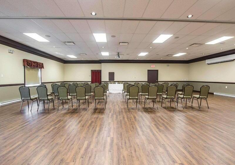 ホテル Econo Lodge Inn & Suites