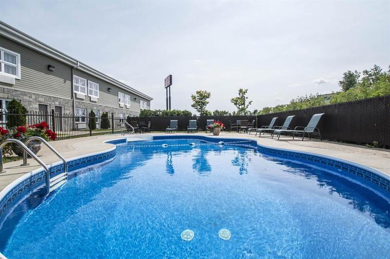 ホテル Econo Lodge Inn & Suites