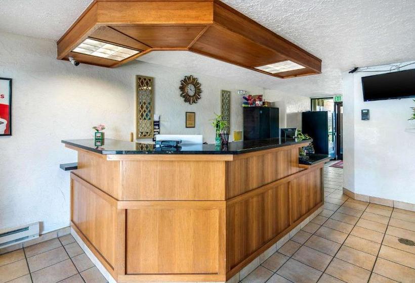 בית מלון כפרי Econo Lodge & Suites Spokane