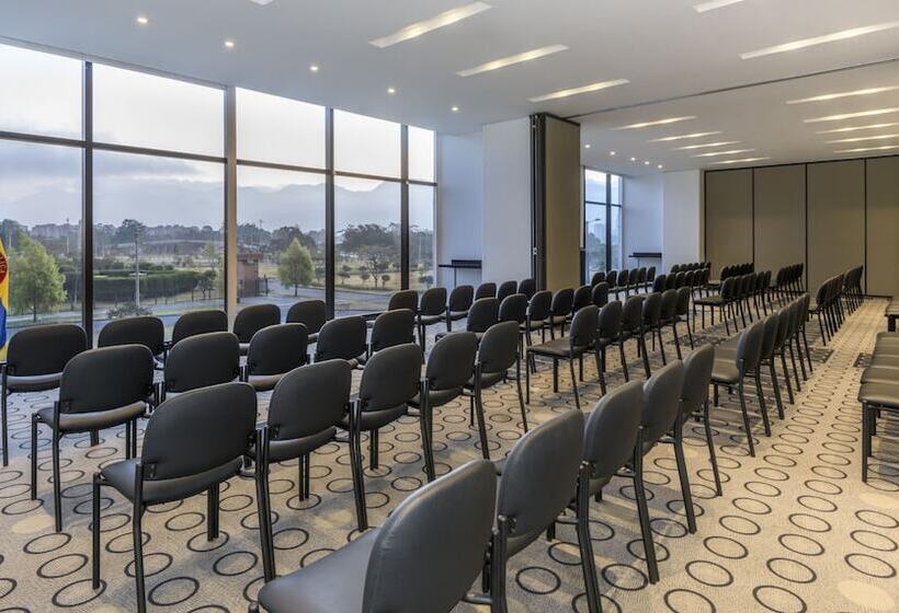 酒店 Fairfield By Marriott Bogota Embajada