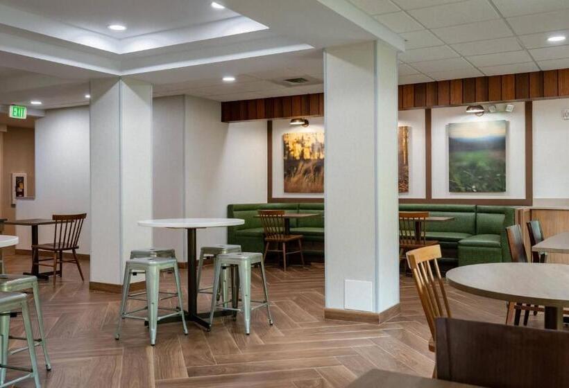 فندق Fairfield Inn & Suites By Marriott Atlanta Stonecrest