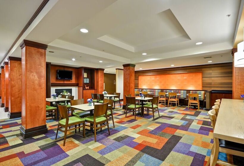 Отель Fairfield Inn And Suites By Marriott Birmingham Fultondale / I 65