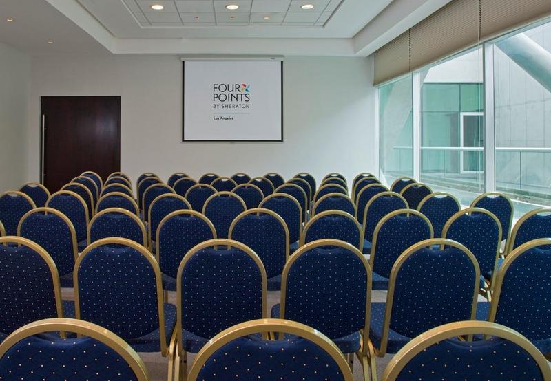 בית מלון כפרי Four Points By Sheraton Los Angeles