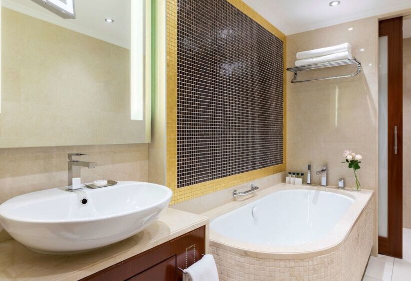 Grand Hotel Vilnius, Curio Collection By Hilton