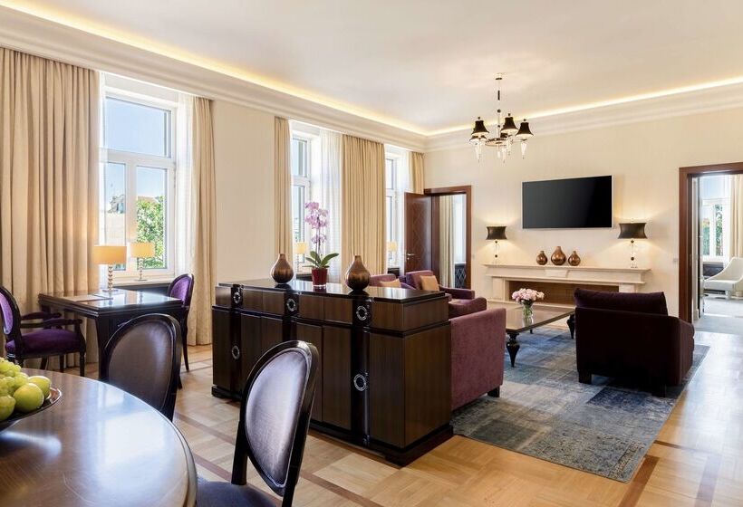 Grand Hotel Vilnius, Curio Collection By Hilton