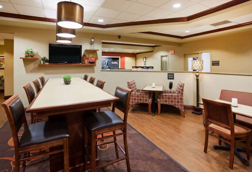 فندق Hampton Inn Fairmont