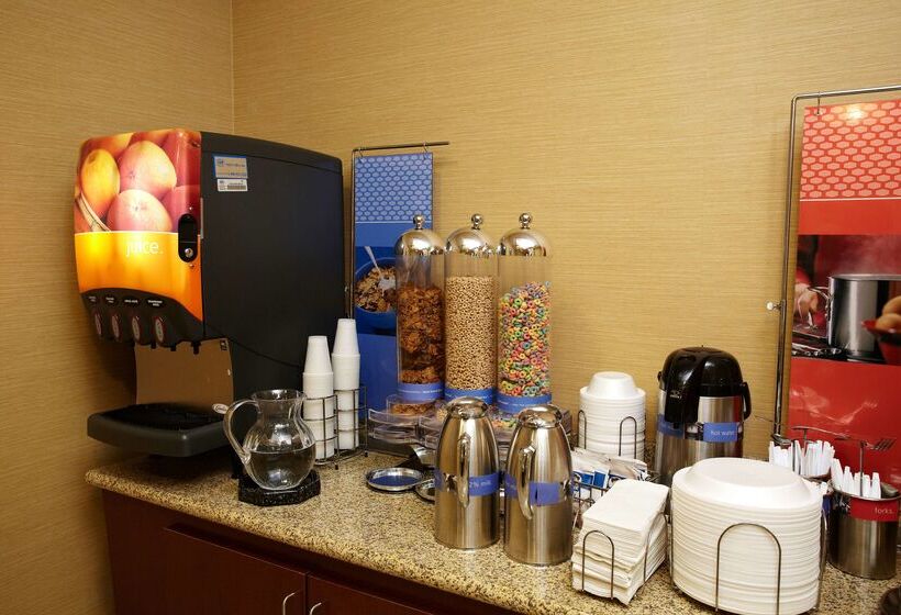 فندق Hampton Inn Fairmont
