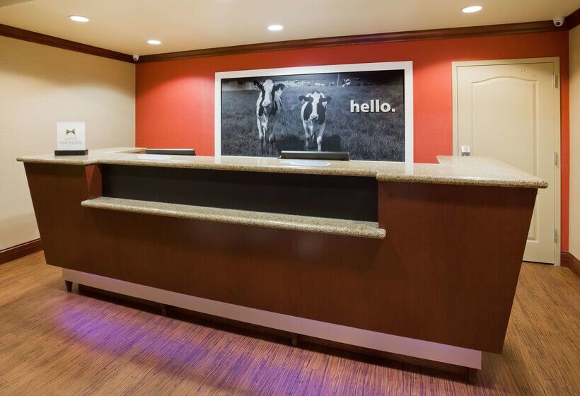 فندق Hampton Inn Fairmont