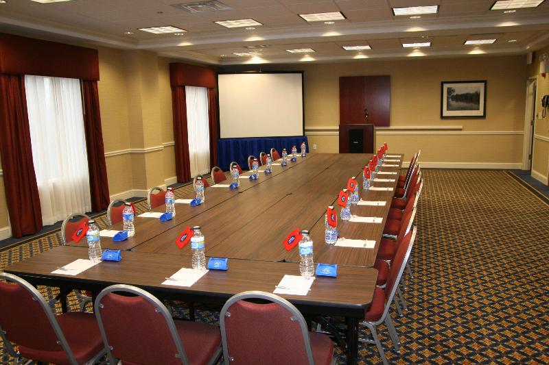בית מלון כפרי Hampton Inn & Suites Lanett West Point