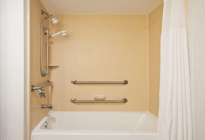 בית מלון כפרי Hampton Inn & Suites Lanett West Point