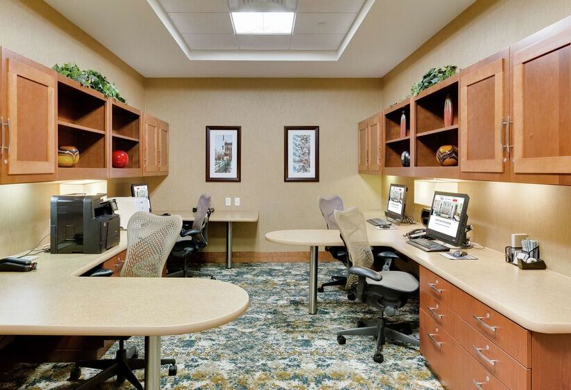 בית מלון כפרי Hilton Garden Inn Milwaukee Airport