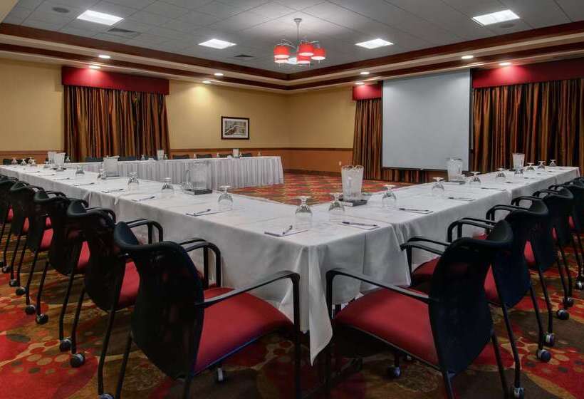 هتل Hilton Garden Inn Milwaukee Airport