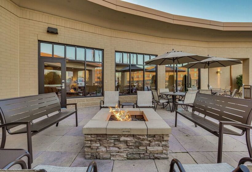 בית מלון כפרי Hilton Garden Inn Milwaukee Airport