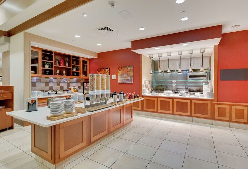 בית מלון כפרי Hilton Garden Inn Milwaukee Airport