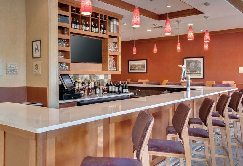 בית מלון כפרי Hilton Garden Inn Milwaukee Airport