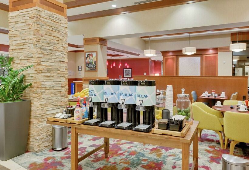 בית מלון כפרי Hilton Garden Inn Milwaukee Airport