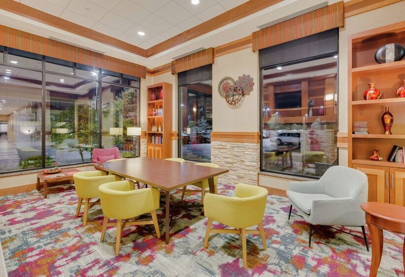 בית מלון כפרי Hilton Garden Inn Milwaukee Airport