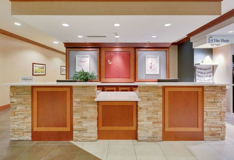 בית מלון כפרי Hilton Garden Inn Milwaukee Airport
