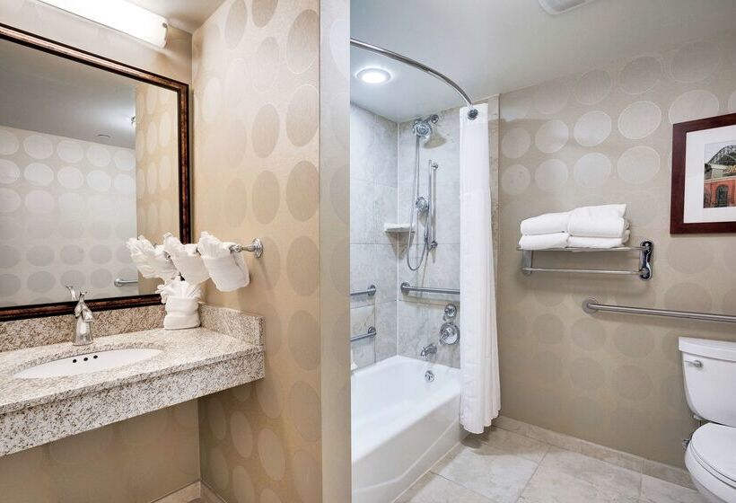 هتل Hilton Garden Inn Milwaukee Airport