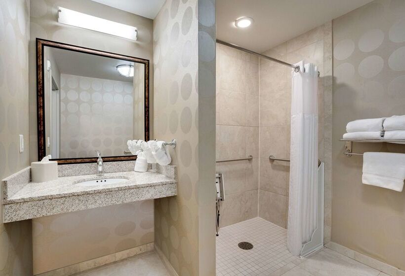 בית מלון כפרי Hilton Garden Inn Milwaukee Airport