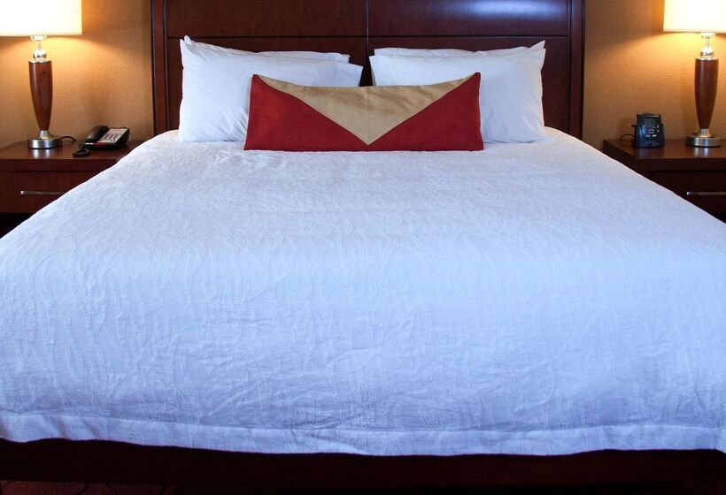 בית מלון כפרי Hilton Garden Inn Milwaukee Airport