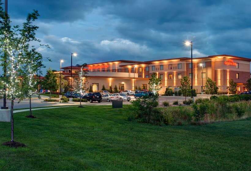 בית מלון כפרי Hilton Garden Inn Milwaukee Airport