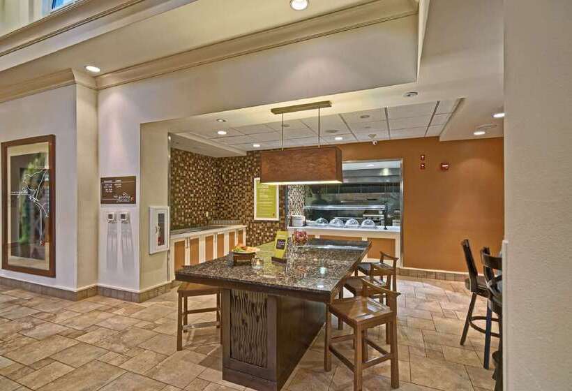 هتل Hilton Garden Inn Mt. Laurel