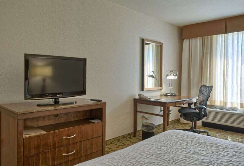 هتل Hilton Garden Inn Mt. Laurel