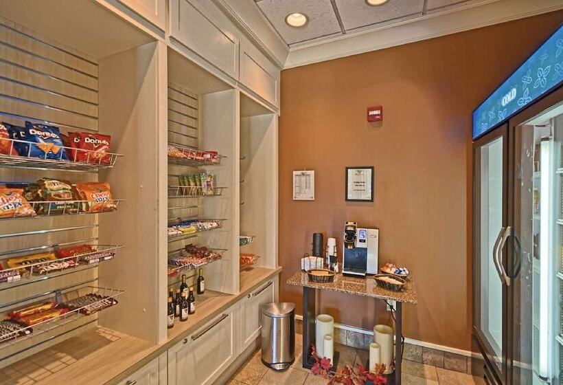 هتل Hilton Garden Inn Mt. Laurel