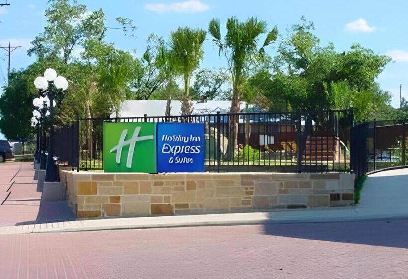 호텔 Holiday Inn Express & Suites Fredericksburg By Ihg