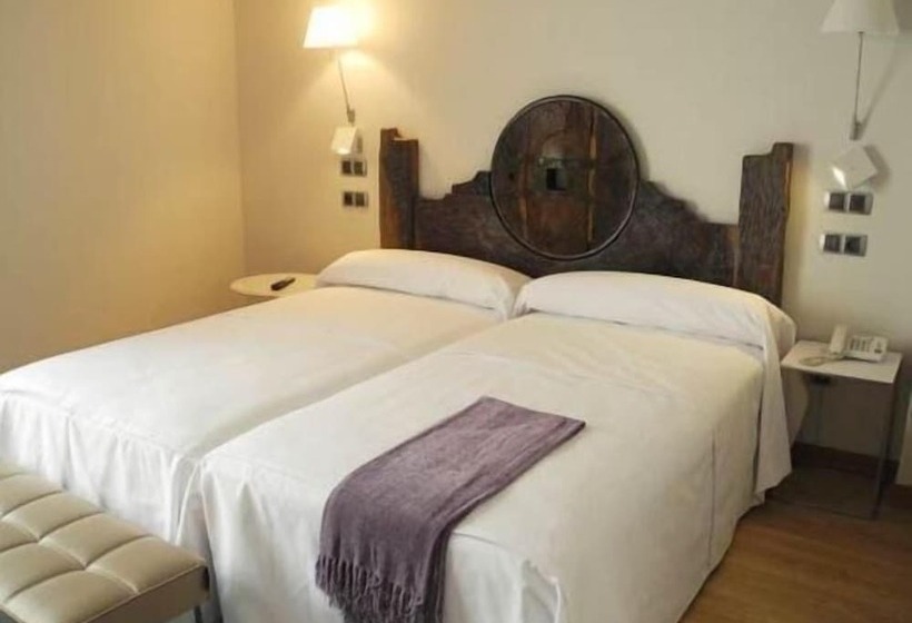 Отель Hospederia Chapitel