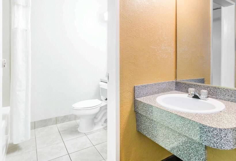 בית מלון כפרי Howard Johnson By Wyndham Lake City