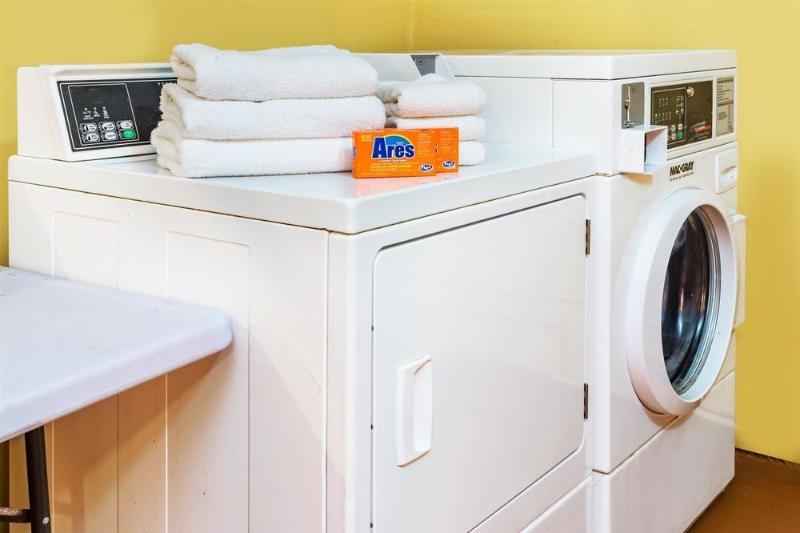 فندق Howard Johnson By Wyndham Lake City