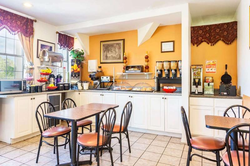 فندق Howard Johnson By Wyndham Lake City