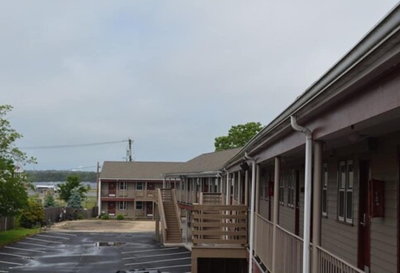 酒店 Hyannis Host Inn