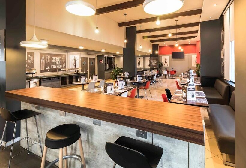 هتل Ibis Santiago Estacion Central