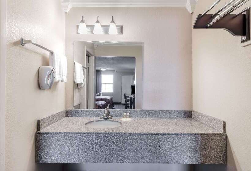 هتل Knights Inn Greenville