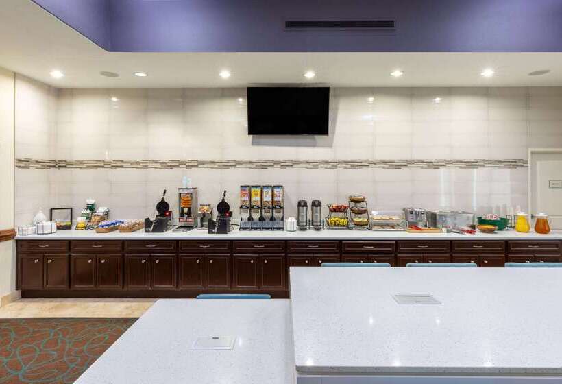 Отель La Quinta By Wyndham Houston New Caney