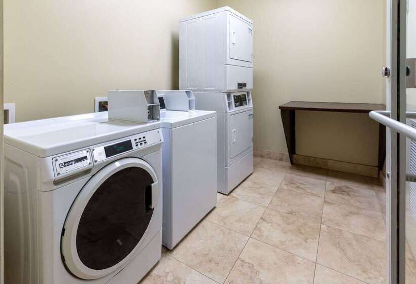 Отель La Quinta By Wyndham Houston New Caney