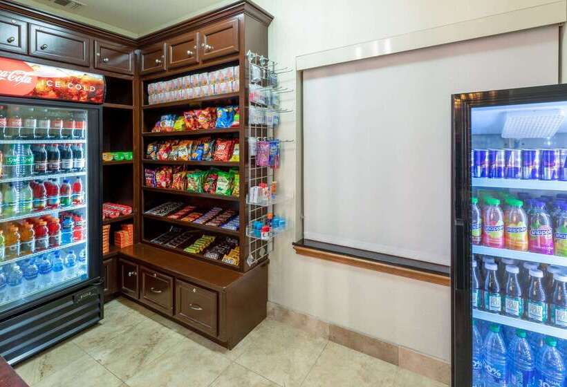 Отель La Quinta By Wyndham Houston New Caney