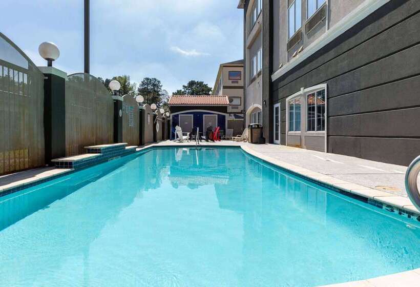 Отель La Quinta By Wyndham Houston New Caney