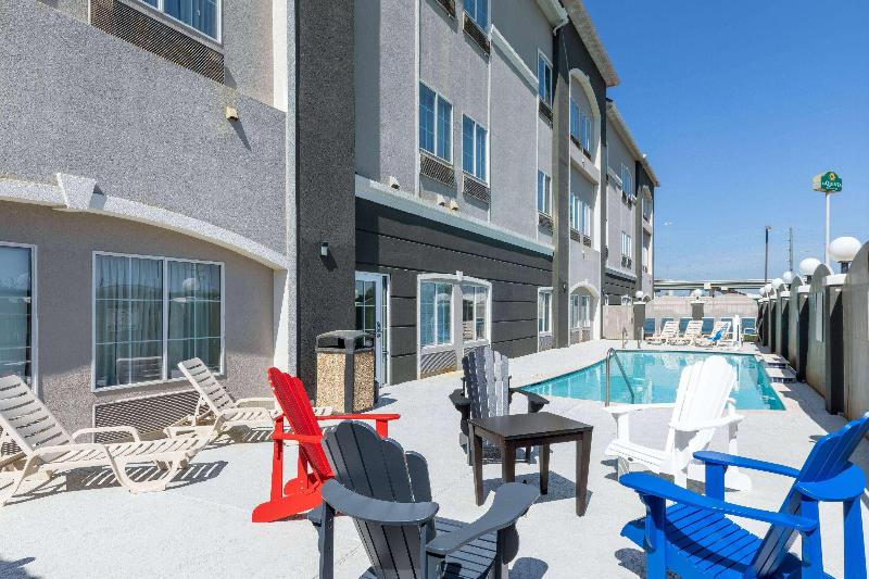 Отель La Quinta By Wyndham Houston New Caney