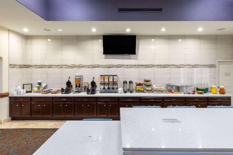 Отель La Quinta By Wyndham Houston New Caney