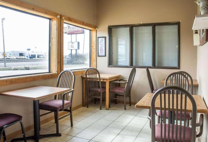 ホテル Le Mars Inn And Suites