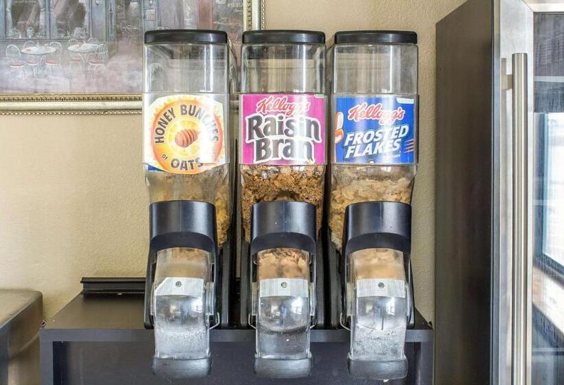 ホテル Le Mars Inn And Suites