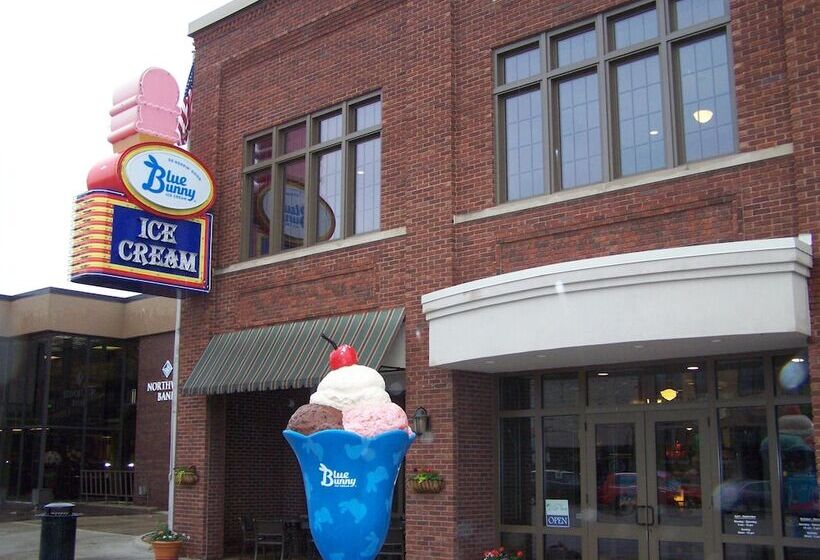 בית מלון כפרי Le Mars Inn And Suites