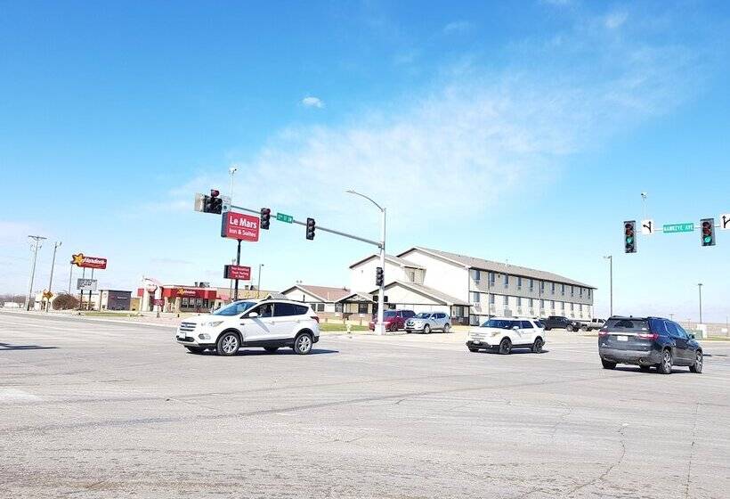 בית מלון כפרי Le Mars Inn And Suites